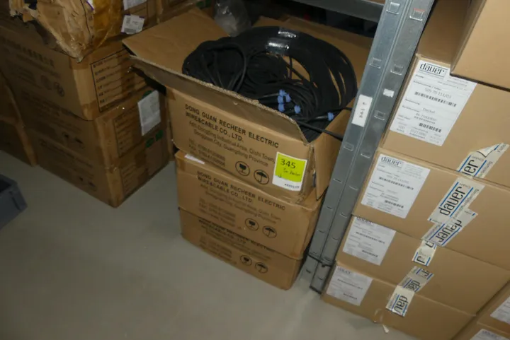 Konvolut Verlängerungskabel 24 V DC Stecksystem, IP 67 H05RN -F 2x0,75mm² Umfang: 3x Karton mit Inhalt